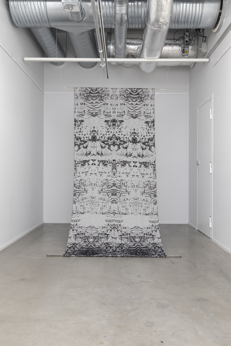 © Yujie Zhou - Save as Text —The Whistle-Giver in Oracle Bone Script2023, Jacquard Weave, Wool and Cotton, 260 x 110 cm.