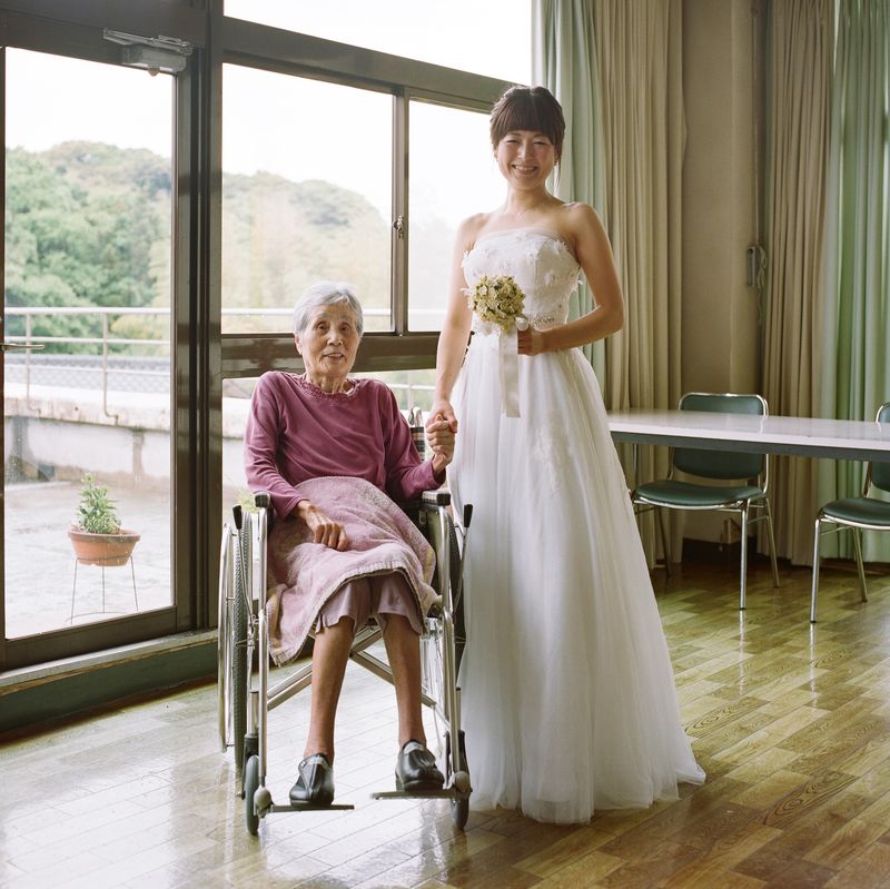 © Kenta Nakamura - Sugako and her granddaughter (2016)
