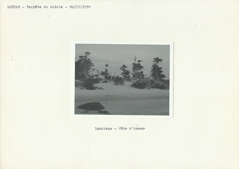 © Manon Lanjouère - Image from the Demande à la Poussière (Ask the Dust) photography project