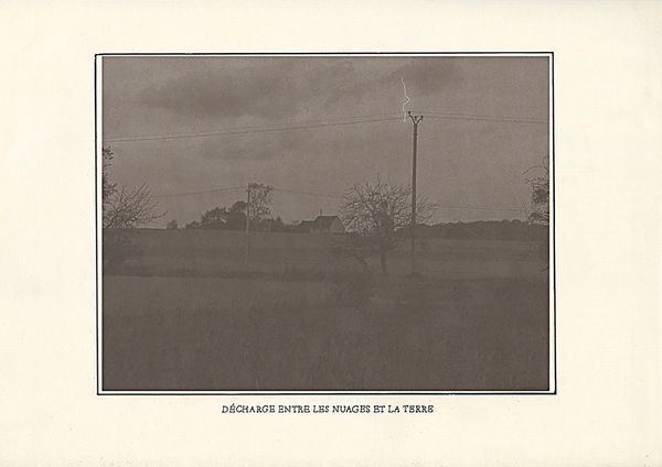 © Manon Lanjouère - Image from the Demande à la Poussière (Ask the Dust) photography project