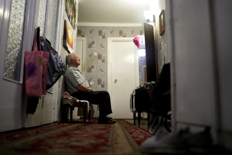 © Sofia Samoylova - 2023 Jevhen is already suffering from dementia; he often takes breaks during the day.