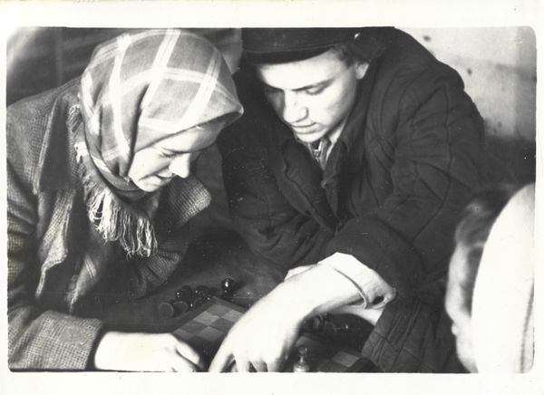 © Sofia Samoylova - Jevhen teaches Serafima how to play chess. Family photo, 1957First photo together