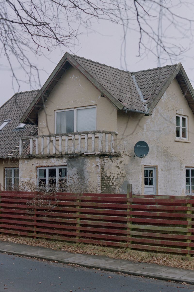 © Sarah Hartvigsen Juncker og Louise Herrche Serup - Image from the You still don't know my name photography project