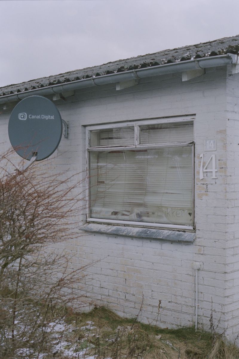 © Sarah Hartvigsen Juncker og Louise Herrche Serup - Image from the You still don't know my name photography project