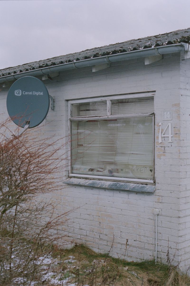 © Sarah Hartvigsen Juncker og Louise Herrche Serup - Image from the You still don't know my name photography project