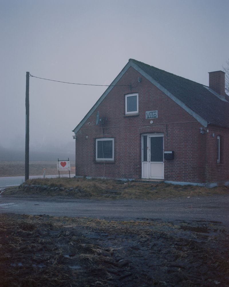 © Sarah Hartvigsen Juncker og Louise Herrche Serup - Image from the You still don't know my name photography project