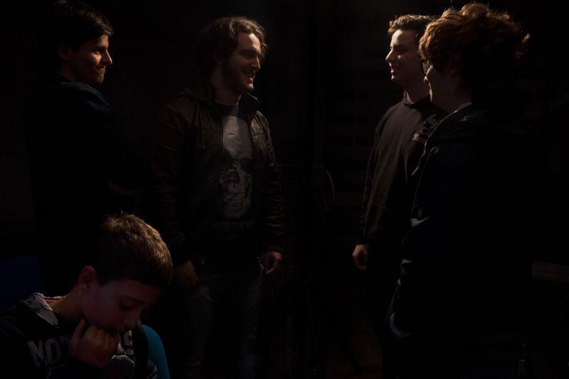 © Clelia Carbonari - Some teenagers are talking together during a break.