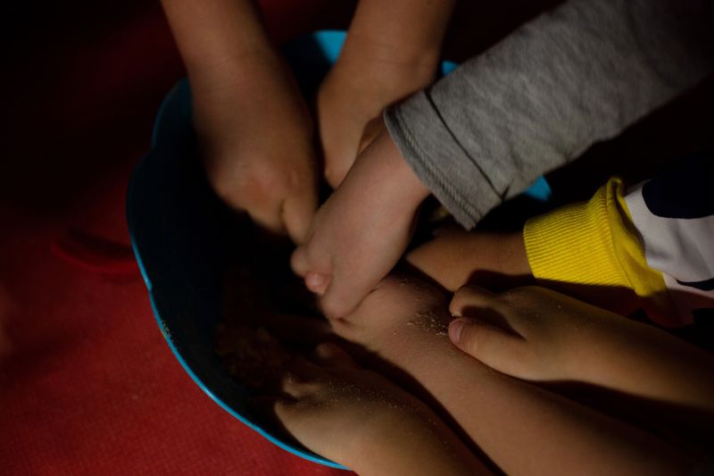 © Clelia Carbonari - Kids playing the Master Chef game during an Arca Youth event.