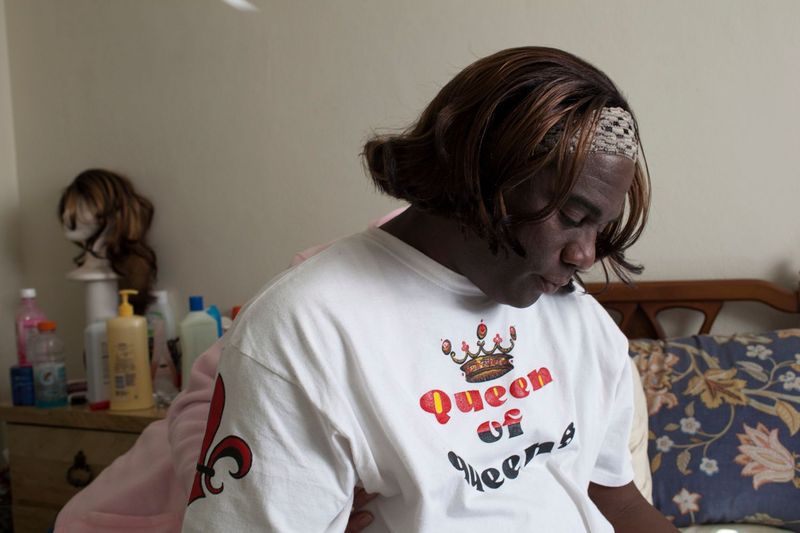 © Sofia Valiente - Tracy wearing his wig and a shirt that he designed in his bedroom.