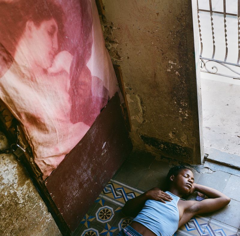 © Lisandra Alvarez - Image from the Story of a young adult girl photography project