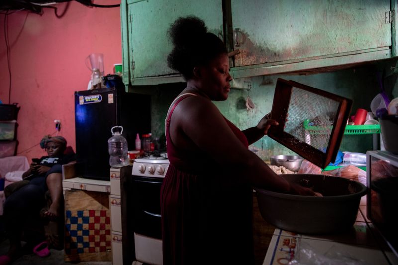 © Tomas Ayuso - The process begins at dawn and carries on until the batch is sold by the evening.