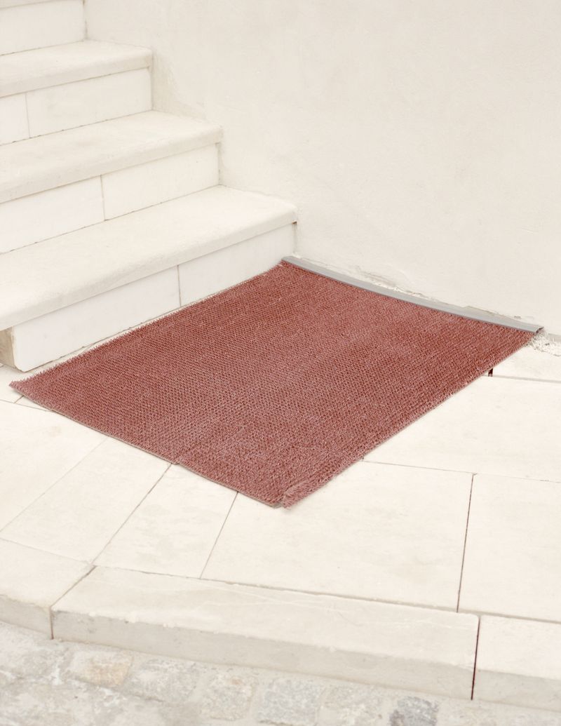 © Eri Vanluchene & Mirre Nimmegeers - Image from the The King is my Neighbour photography project