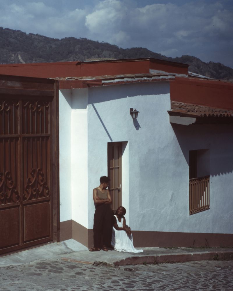 © Isabel Okoro - A quiet afternoon in Santa Daeze (Santa Daeze, Eternity)