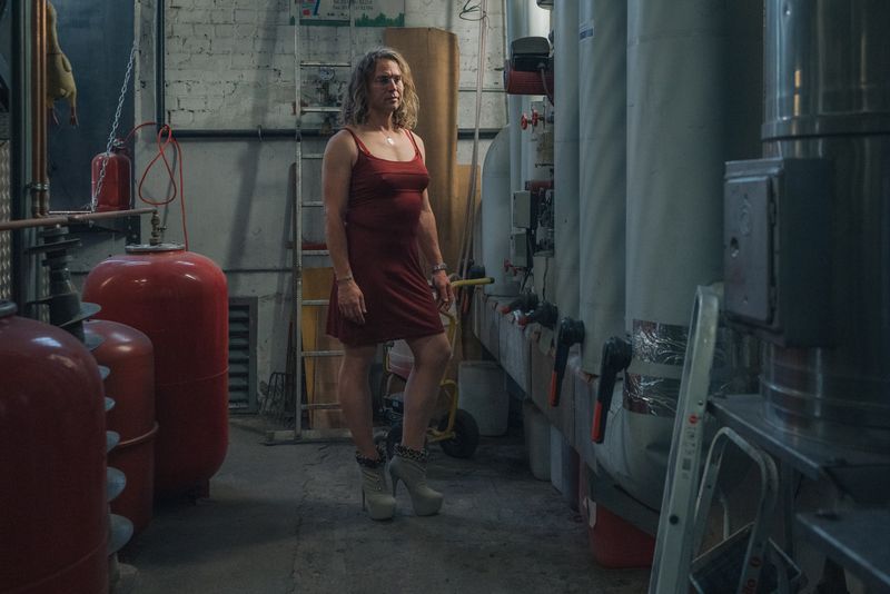 © Kseniia Apresian - Jens likes crossdressing and works in a heating station in Zegg