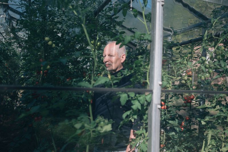 © Kseniia Apresian - Alex in Zegg's greenhouse