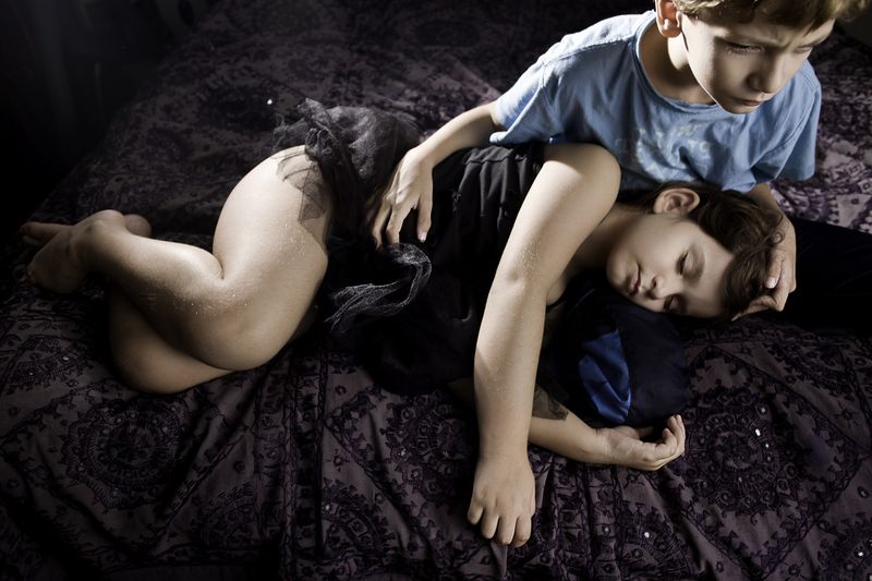 © Elinor Carucci - Eden and Emmanuelle #2 - 2011