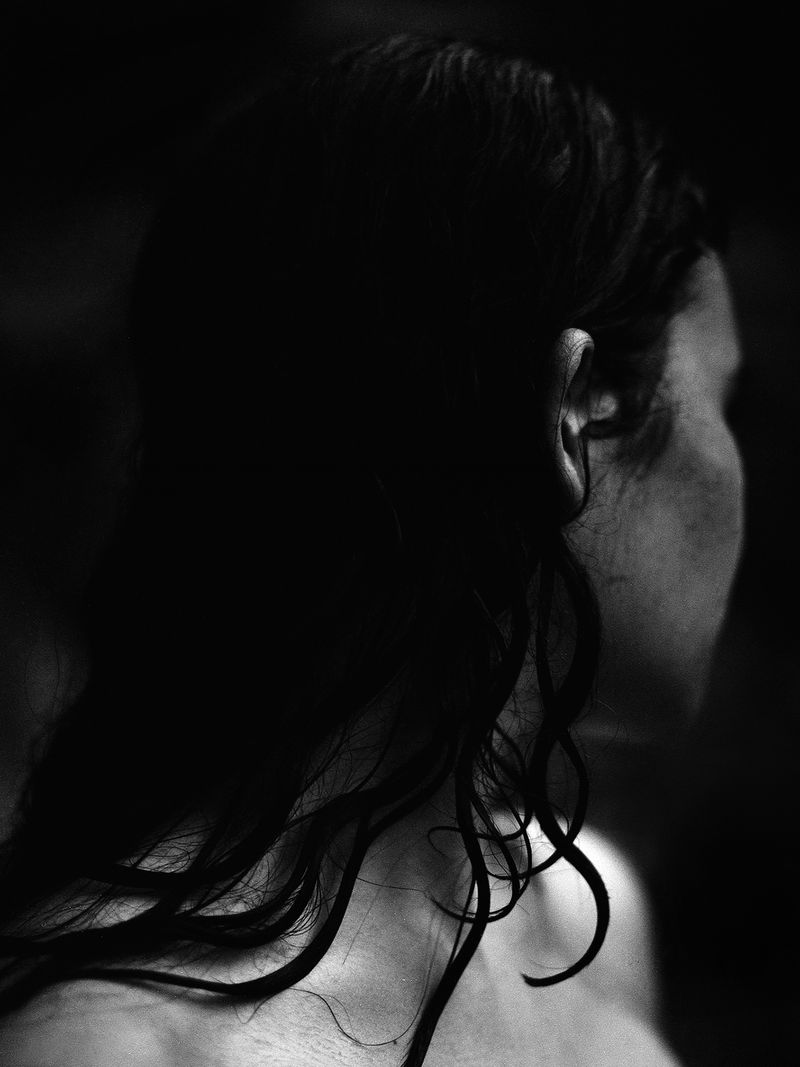 Photobook Review: Juno by Louise Honee