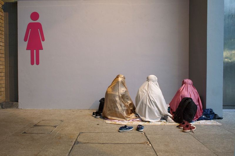 © Rebecca Sampson, from the book Apples for Sales