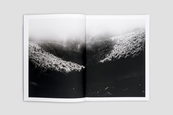 © Jon Cazenave, spread from the book Galerna