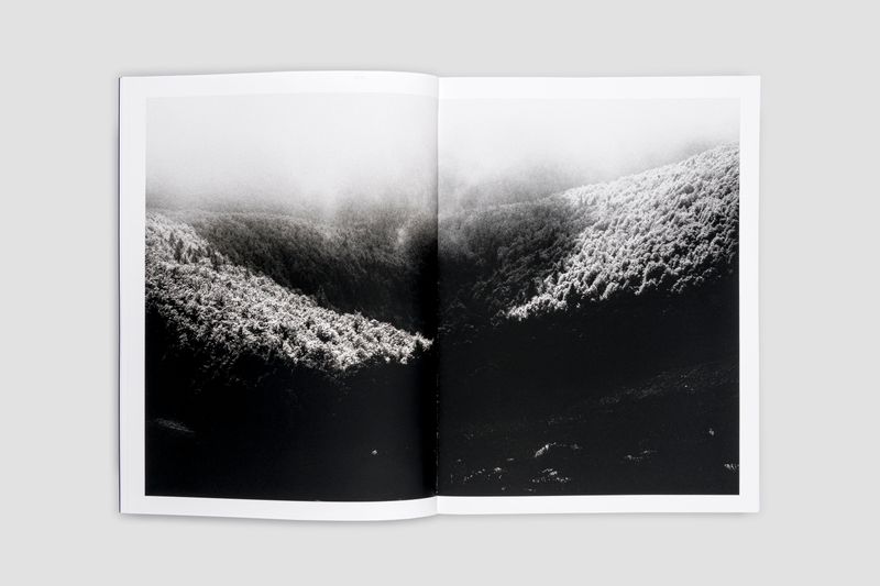 © Jon Cazenave, spread from the book Galerna