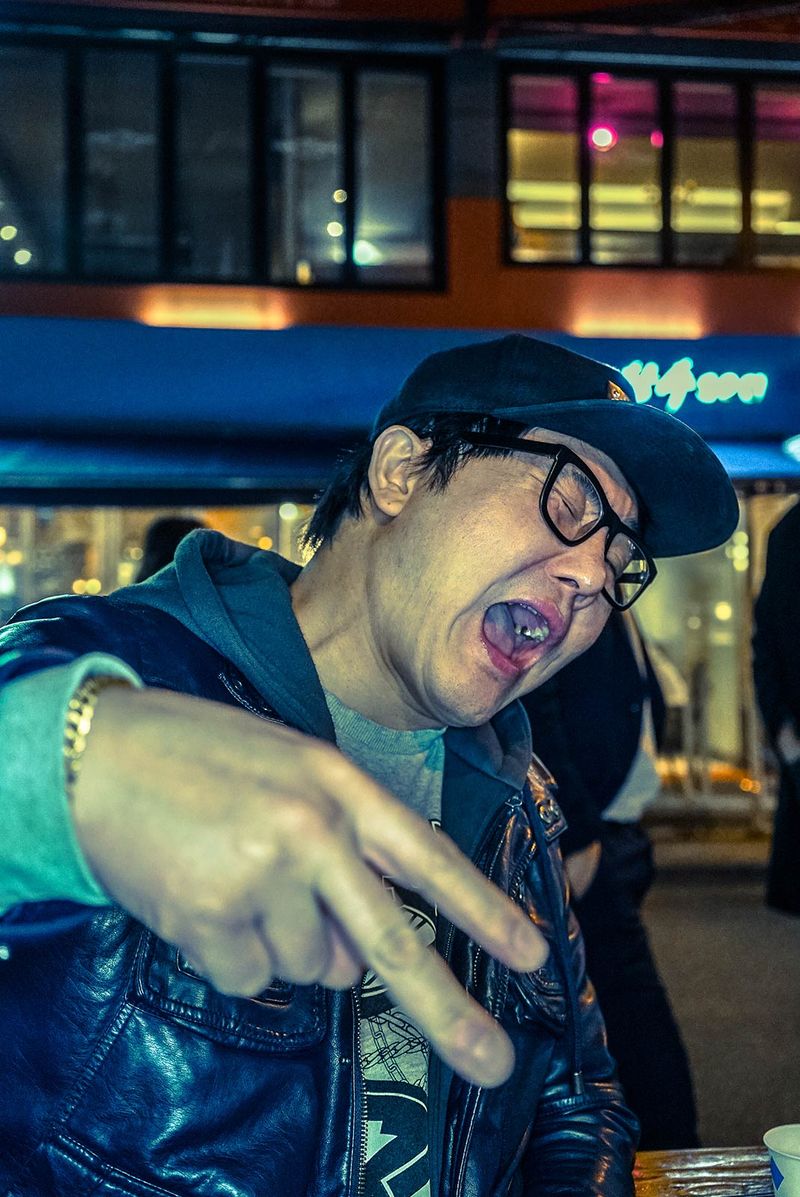 © JANUSZ DAGA - Image from the a night in seoul  photography project