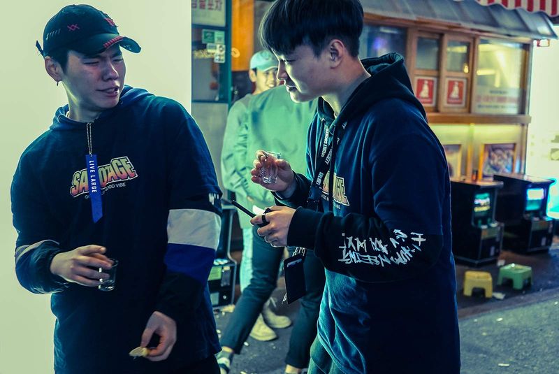 © JANUSZ DAGA - Image from the a night in seoul  photography project