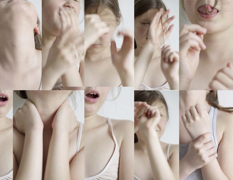 © Ola Walków - screenshots with gestures from the video