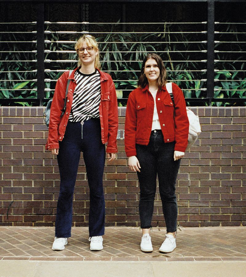 © Marco Waldis - Laura and Olivia - Friends - United Kingdom