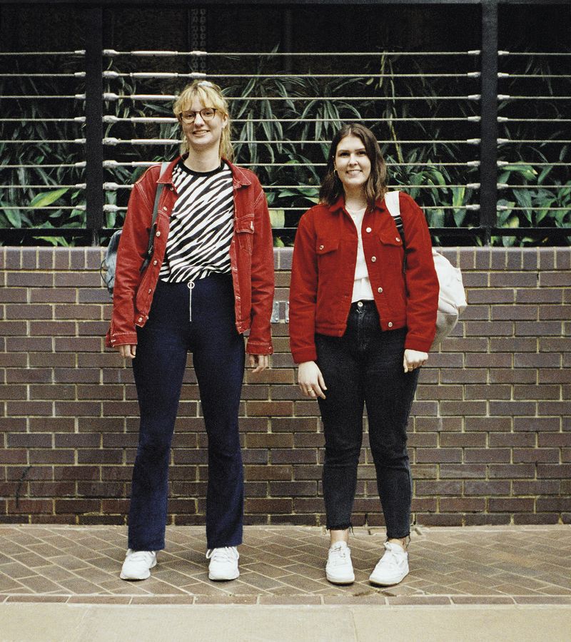 © Marco Waldis - Laura and Olivia - Friends - United Kingdom