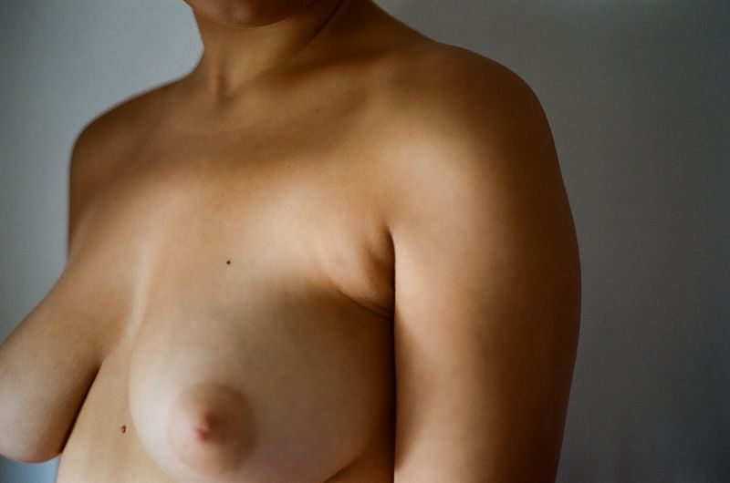 © Barbara Stefanie Hansen - Pero a pesar de las mutaciones inevitables de nuestras personalidades, frente al espejo siempre estaremos desnudos.