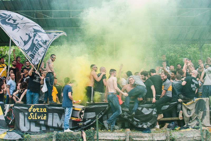 © Sara Esposito - The exultation of the ultras "Ultimi Rimasti", in the curve.