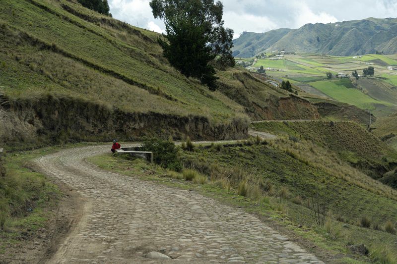 © Yinna Higuera - even in 2023 children still walk up to two hours to get to school