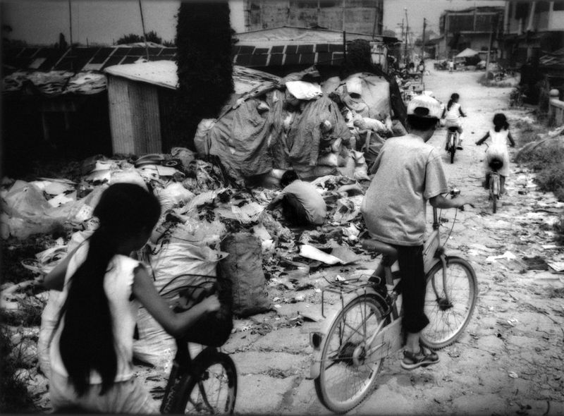 © James Whitlow Delano - Image from the The Consumption Ecosystem photography project