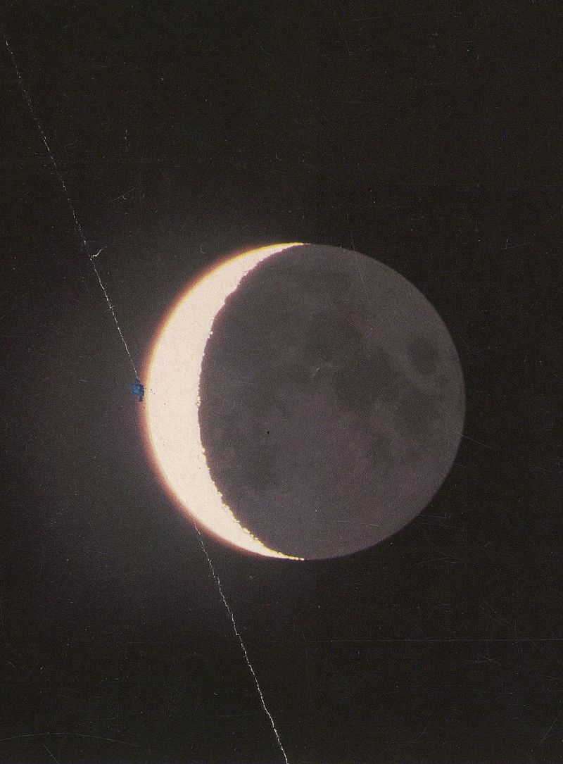 © Andrea Orejarena - Image from the I Love You Like the Moon photography project