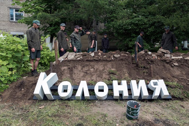 © Tatiana Bondareva - The construction of the memorial. The boys are building a monument shaped as an inscription saying, "The Prison".
