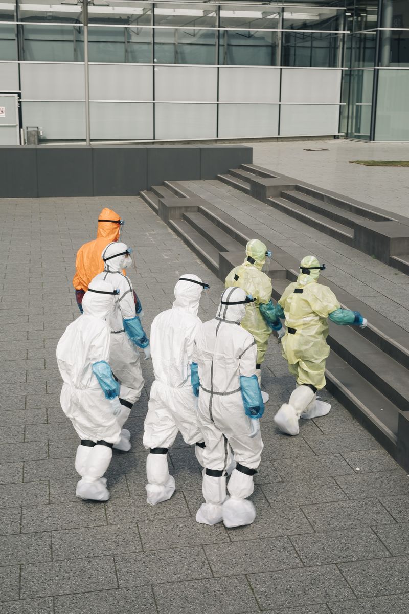© Rafael Heygster - Soldiers on the way to an exercise at a makeshift hospital in the exhibition halls in Hannover.