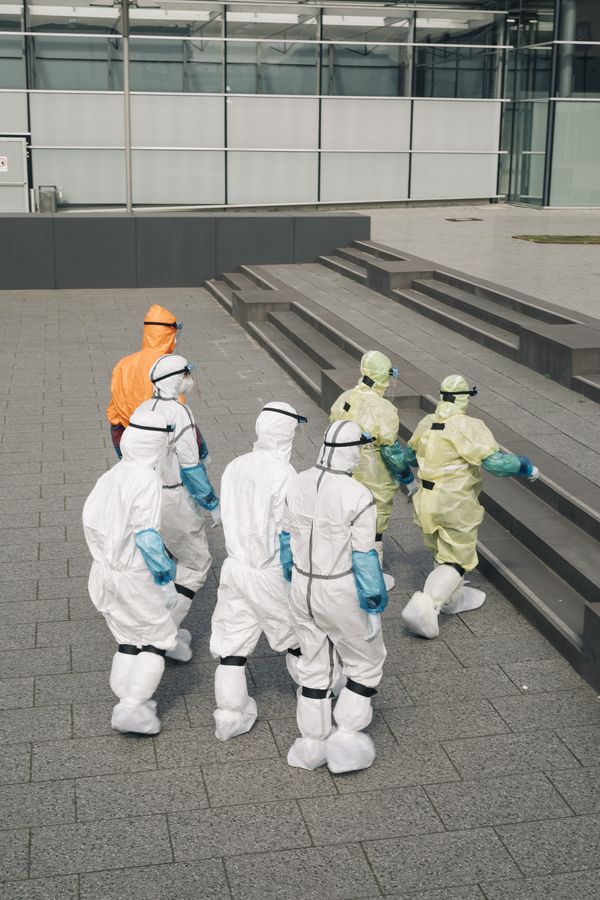 © Rafael Heygster - Soldiers on the way to an exercise at a makeshift hospital in the exhibition halls in Hannover during the first lockdown.