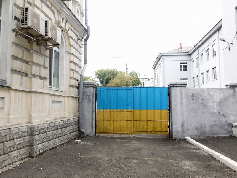 © Olga Permiakova - Image from the Capri blue / Traffic yellow photography project