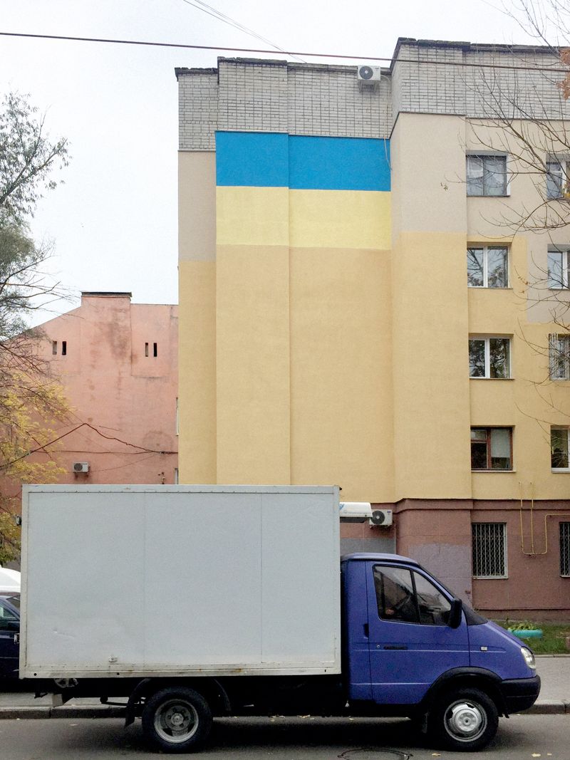 © Olga Permiakova - Image from the Capri blue / Traffic yellow photography project