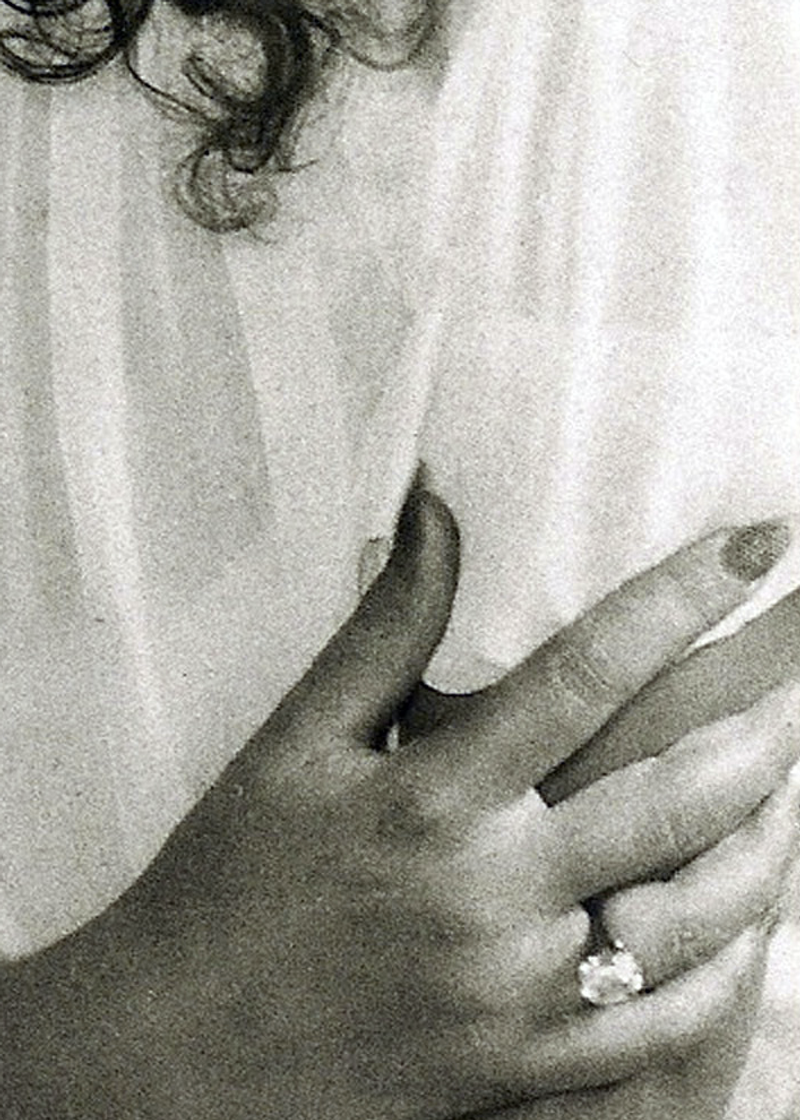 © Ana Maria Sales Prado - Image from the It is the aura of my fingers that sees the egg photography project