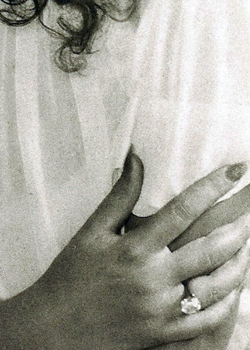 © Ana Maria Sales Prado - Image from the It is the aura of my fingers that sees the egg photography project