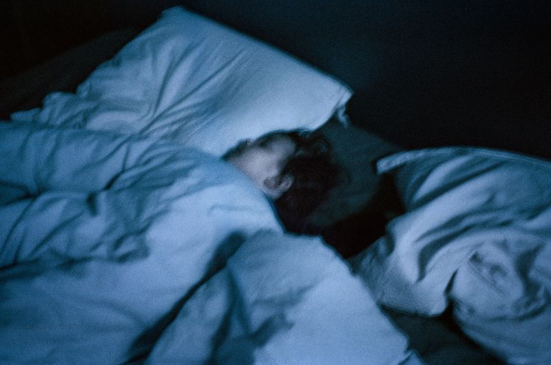 © Clara Chichin - Untitled, serie "Under the eyes that few minutes exhaust", 2009 - 2019