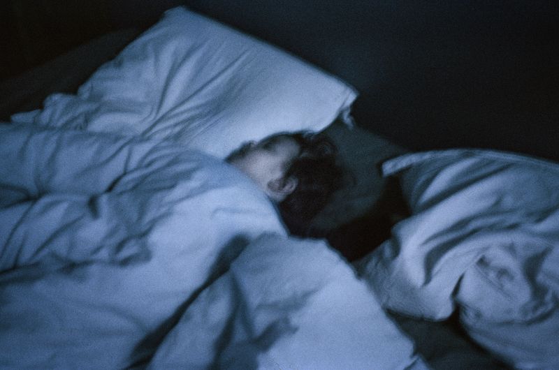 © Clara Chichin - Untitled, serie "Under the eyes that few minutes exhaust", 2009 - 2019