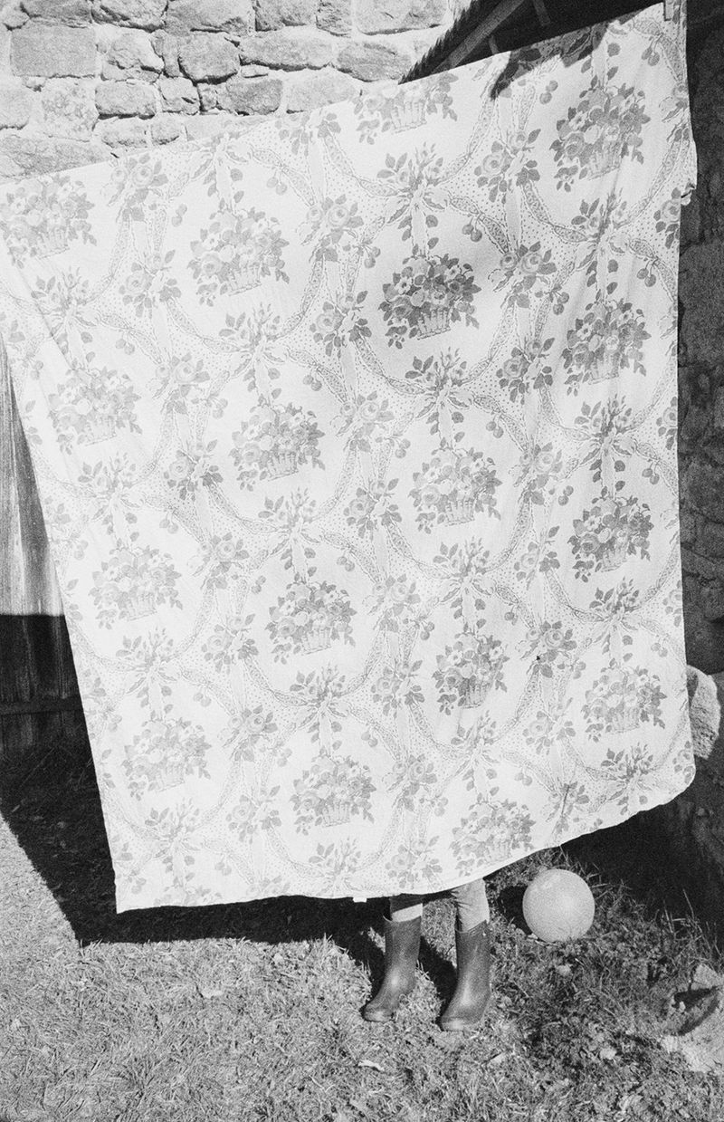 © Clara Chichin - From the serie "To a thousand sources, the good life" / " Aux mille source la belle vie"