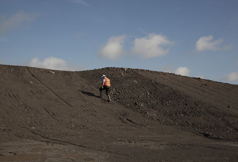 © Mark Griffiths - Image from the On Monday we build photography project