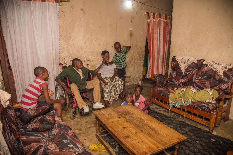 © Fabrice MBONANKIRA - November 19, 2019, Kinama, Bujumbura,BurundiIn the evening at Dio's house with his family