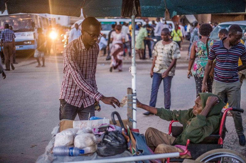 © Fabrice MBONANKIRA - November 19, 2019, Rohero (downtown), Bujumbura,BurundiDio interacting with a customer