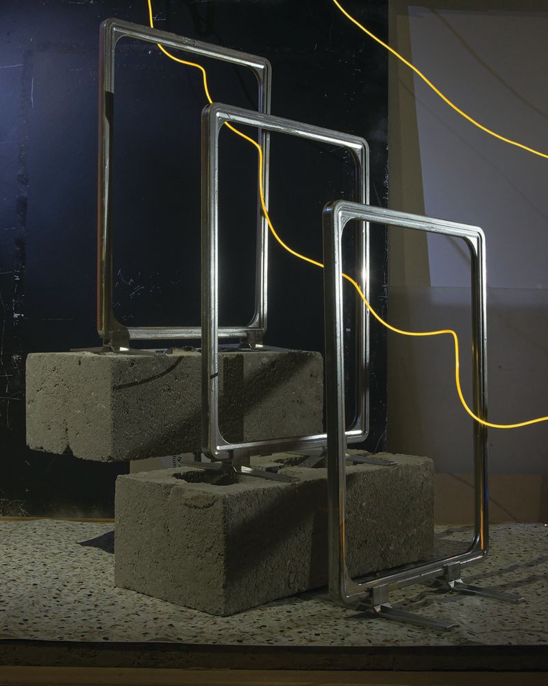 © Guilherme Gerais - Controlling Light With Spontaneous Material, 2018