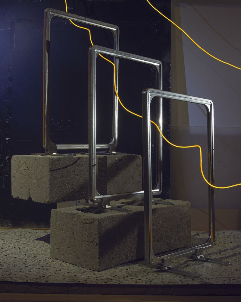 © Guilherme Gerais - Controlling Light With Spontaneous Material, 2018