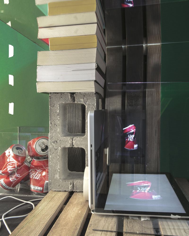 © Guilherme Gerais - Homemade Hologram, 2018